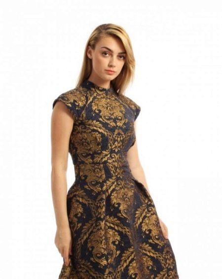 Orientalisches Kleid mit Golddruck