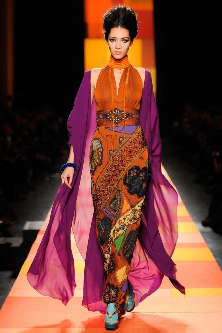 Sukienka w orientalnym stylu od Jean Paul Gaultier