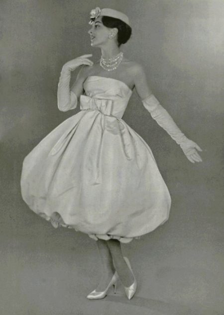 فستان بالون ستايل من القرن الماضي