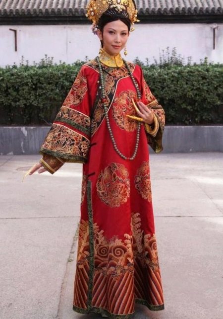 Pakaian qipao tradisional (pakaian Cheongsam)