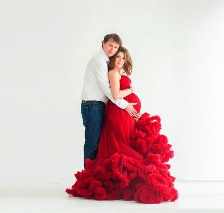 Mooie jurk te huur voor een zwangere vrouw voor een fotoshoot