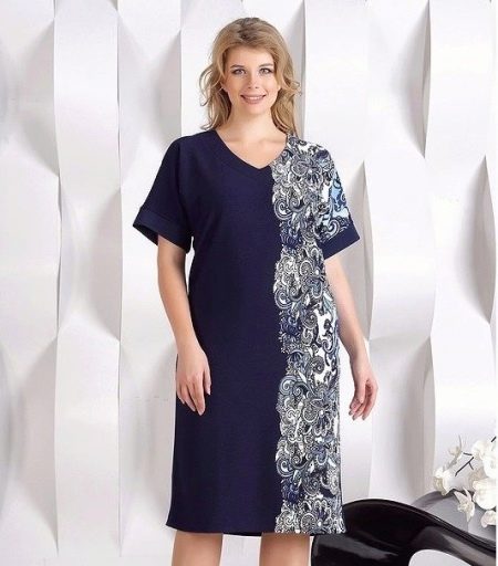 Dress with a print of a straight silhouette for the plump