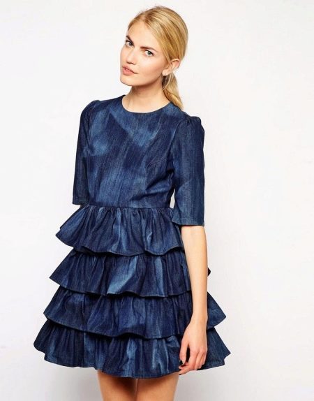 Mėlyna suknelė su raukiniais ant sijono