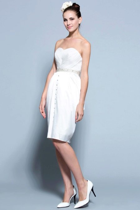 فستان زفاف أبيض بتصميم توليب