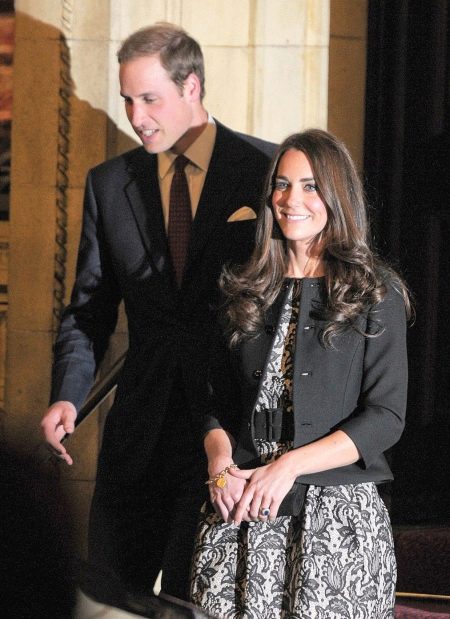Maikling jacket sa tulip dress na Kate Middleton