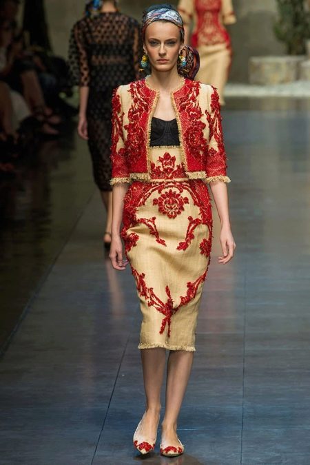 Yellow dress with red embroidery in baroque style