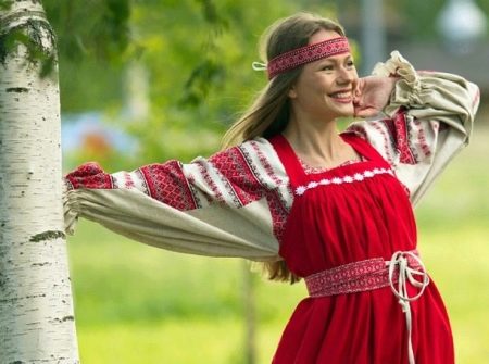  Russisk moderne sarafan i etnisk stil