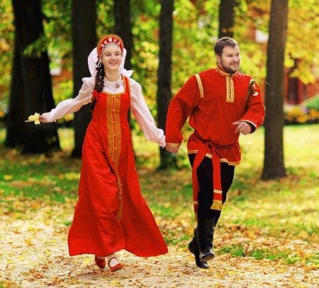 فستان زفاف روسي أحمر