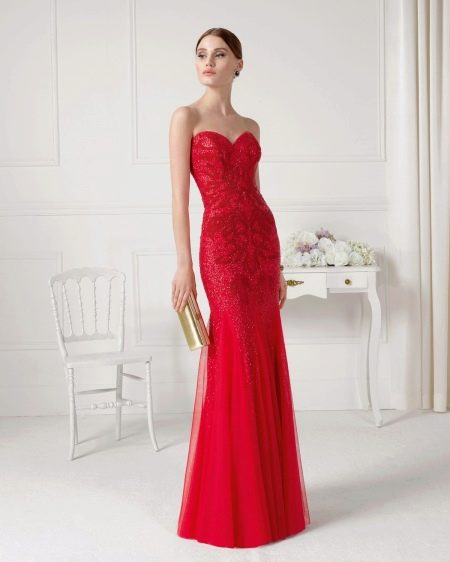 שמלת סטרפלס אדומה