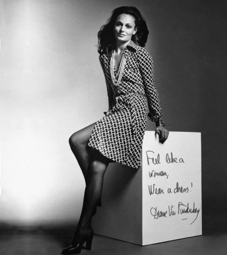 Diane von Fürstenberg dalam jubah
