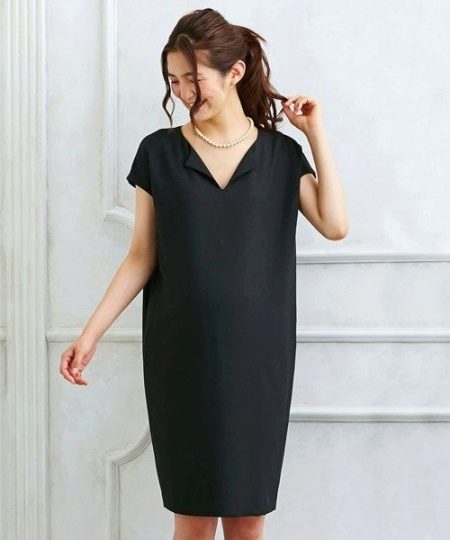 فستان دلو أسود برقبة على شكل V