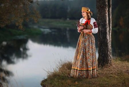 Rusų liaudies suknelė-saulėra