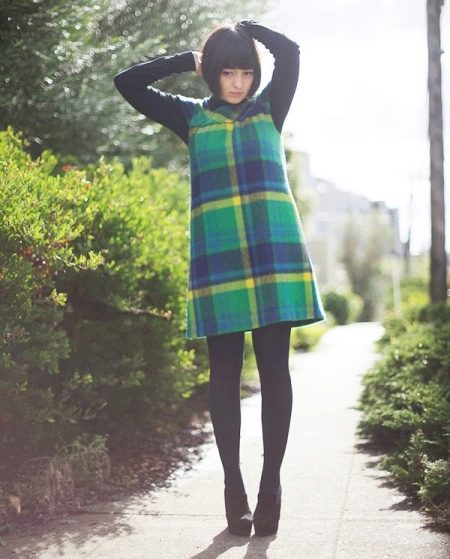 فستان من الصوف بنقشة مربعات كبيرة باللونين الأخضر والأسود