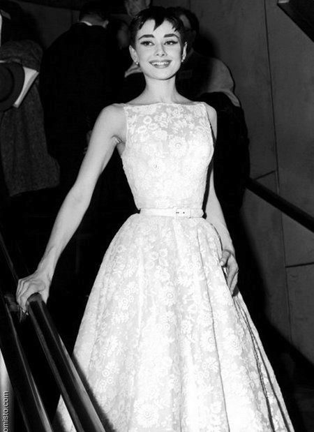 Vestidos mullidos años 60 - Audrey Hepburn
