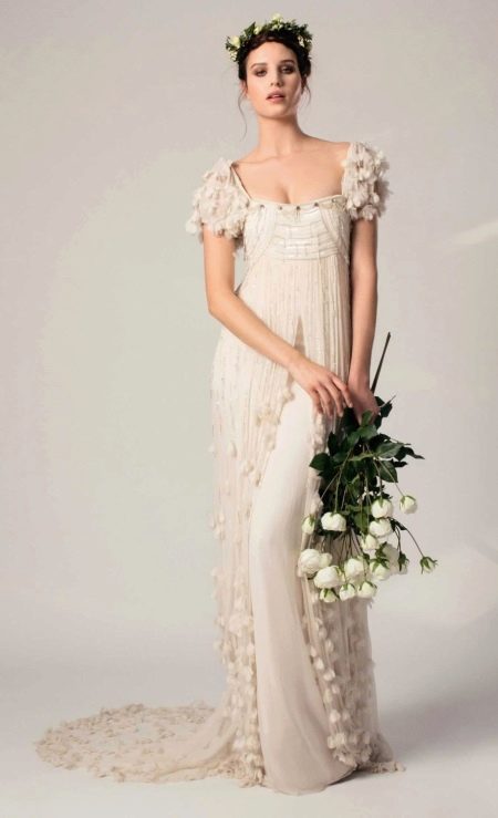Сватбена рокля в стил ампир с ръкав фенер