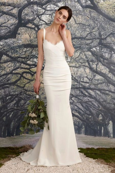 Getailleerde jurk wit