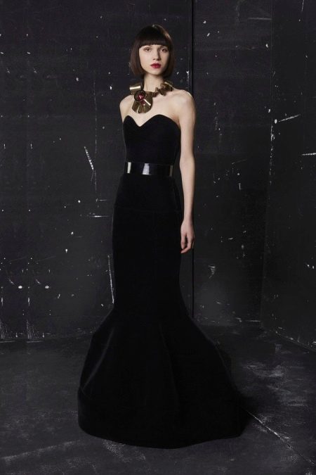Decorações para um vestido preto longo