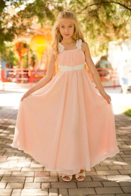 Kleid mit hoher Taille für ein Mädchen von 11 Jahren