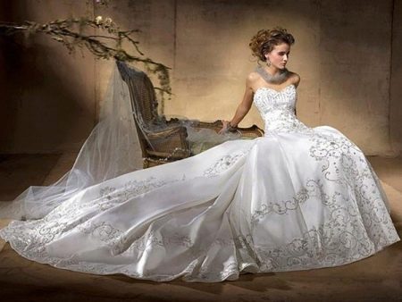 elegante vestido de novia de brocado
