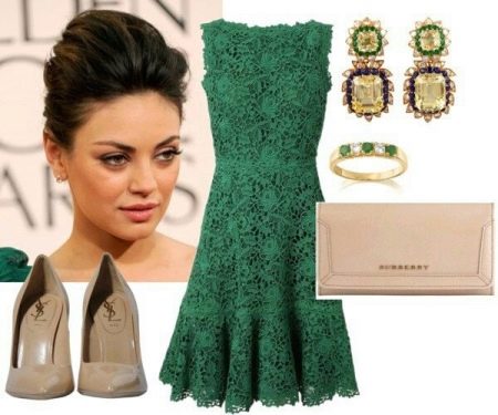 bijoux en or pour une robe verte
