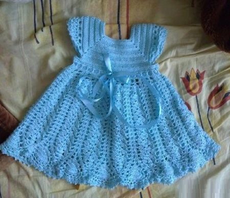 Плетена рокля с плетене на една кука за момичета до 1 година