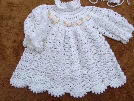 Crochet váy để làm lễ rửa tội
