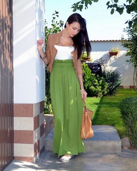 Duga zelena polusunčana suknja u kombinaciji sa sakoom