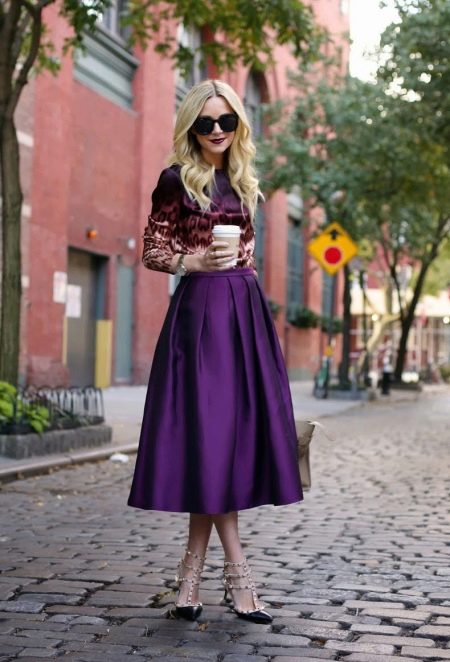 fialová midi sukně