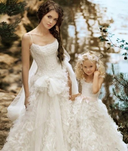 Gaun pengantin cantik bengkak untuk seorang gadis