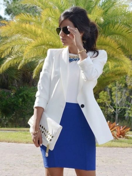 Niebieska ołówkowa spódnica - biznesowy look