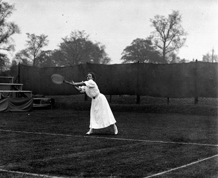 กระโปรงเทนนิส May Sutton
