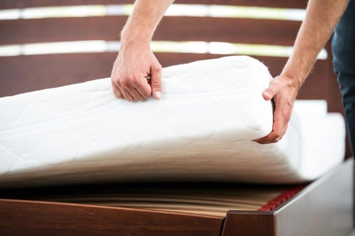كل عام خدش يندلع  Hogyan kell megfelelően fordítani a matracot? Milyen gyakran és mennyi  ideig tart a matrac megfordítása?